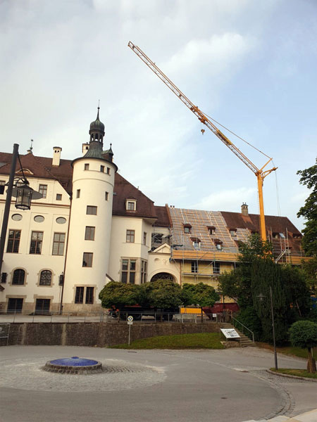 Schloss Neubeuern - Liebherr 20SE - Arbeit mit 45 Grad Steilstellung